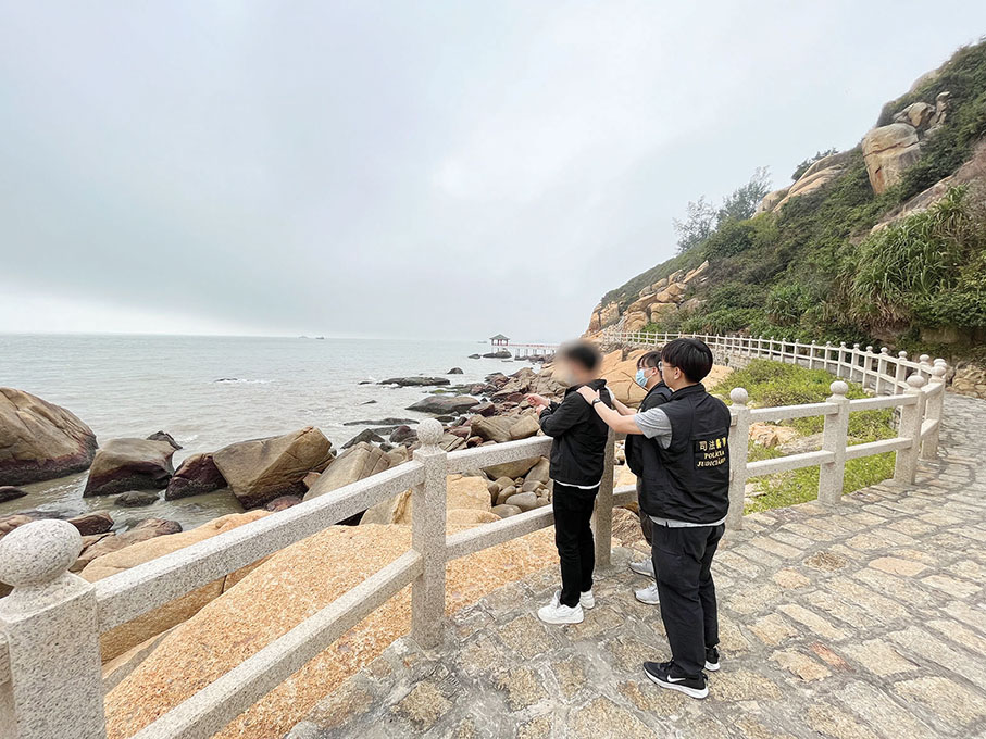 Police, customs nab local suspect involved in people-smuggling 