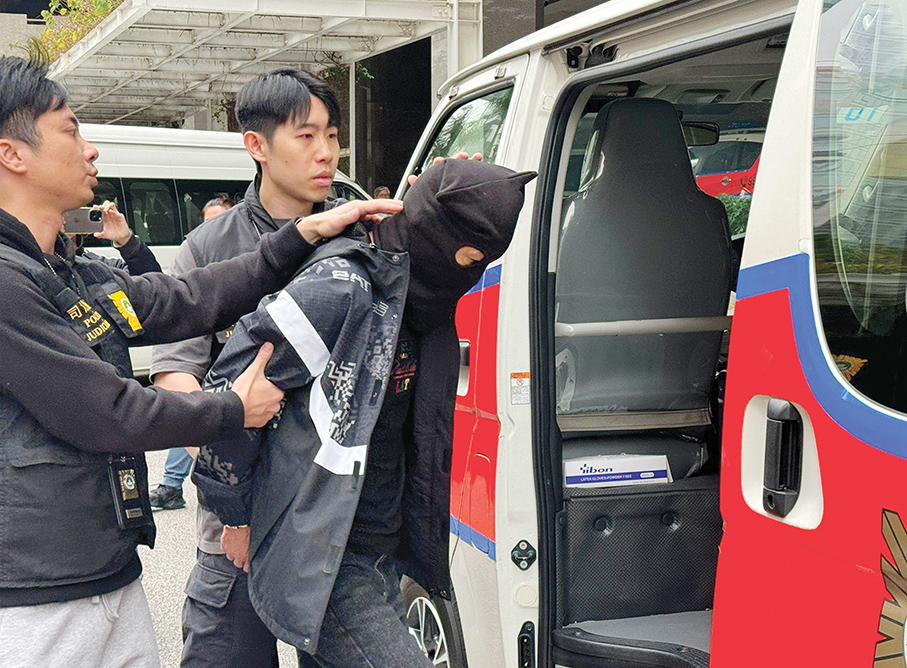 Police nab pickpocket for 4 thefts on buses