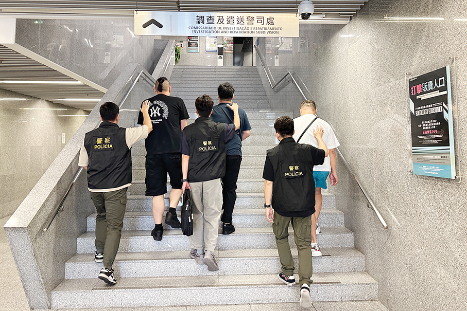 Local restaurateur gets 80,000 patacas  to give mainlander ‘fake job’