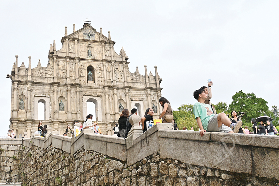 Foreign package tour visitors rise 522 pct in May