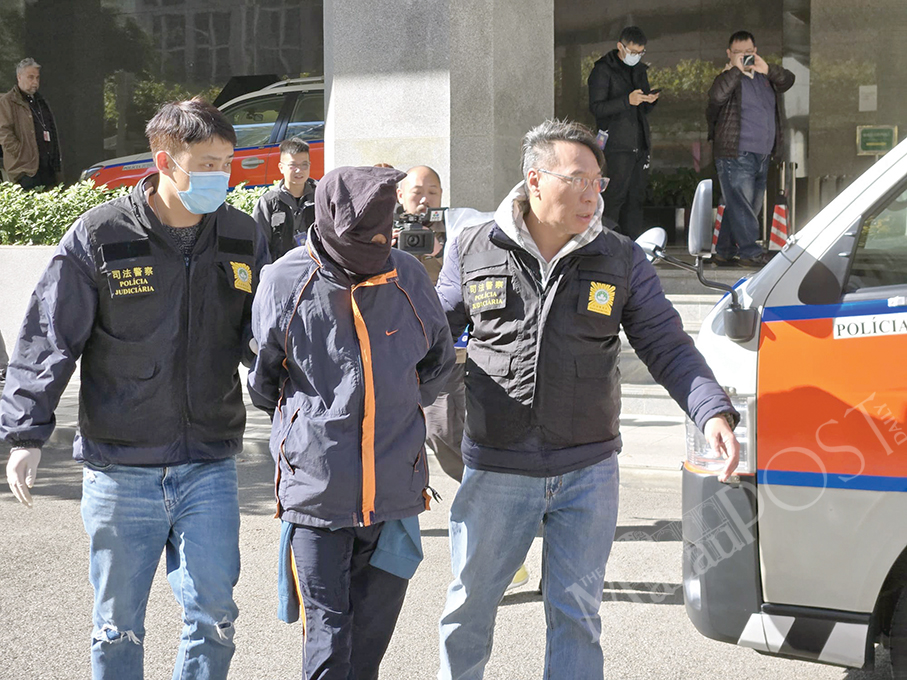 Local man smuggles cannabis worth 800,000 patacas in 3 pairs of sneakers from Bangkok: police 