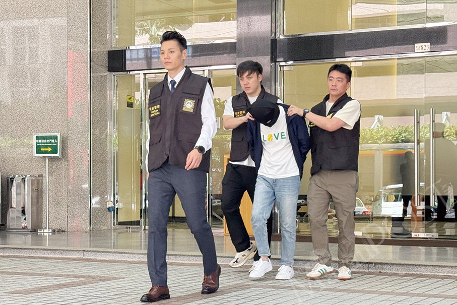 Macau police arrest mainlander for taking nude photos of robbery victim