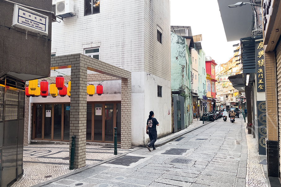 F&B staff in Laahn Gwai Lau review Macau govt’s ‘Golden Week pedestrianisation’