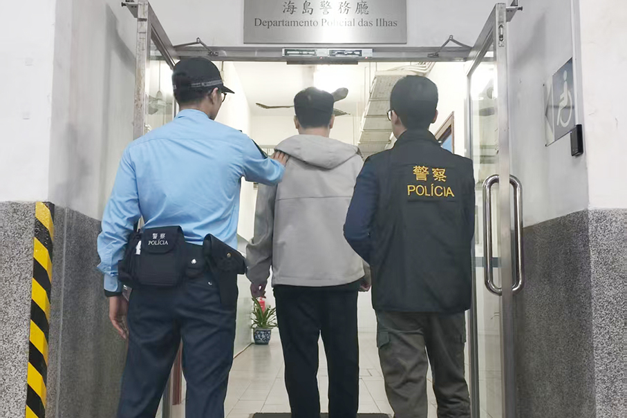 Police nab mainlander for hotel room booking fraud